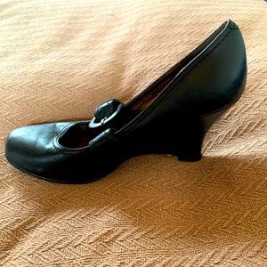 Two Lips classic black heels